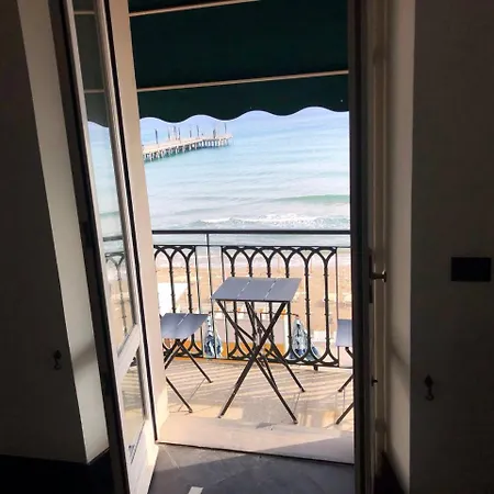 Attico Fronte Mare Molo Di Apartment Alassio