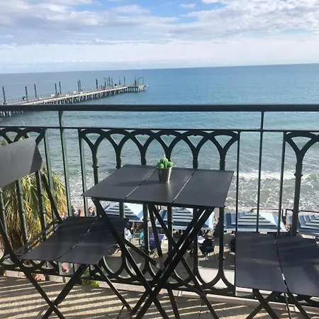 Attico Fronte Mare Molo Di Apartment